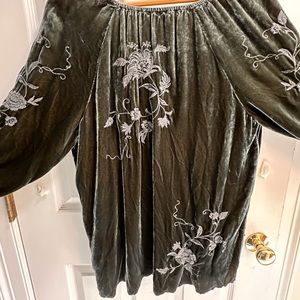 Beautiful velvet Johnny Was blouse.